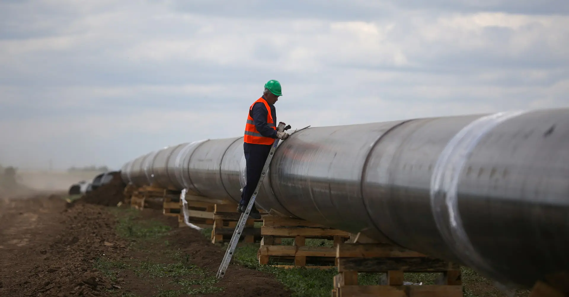 Russia Halts Gas Transit Via Ukraine, Europe Faces Energy Supply Challenges Amidst Conflict Escalation