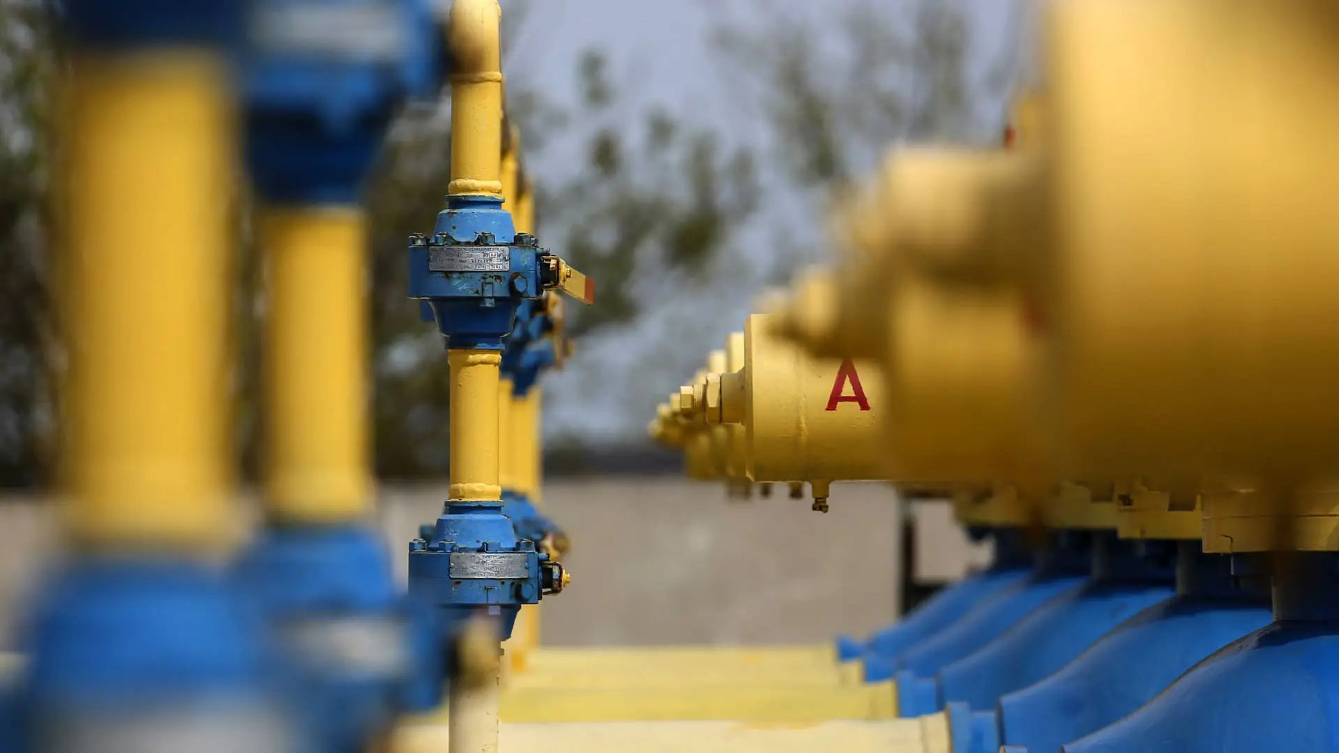 Russia Halts Gas Flows via Ukraine, Sparking European Energy Concerns and Moldovan Crisis