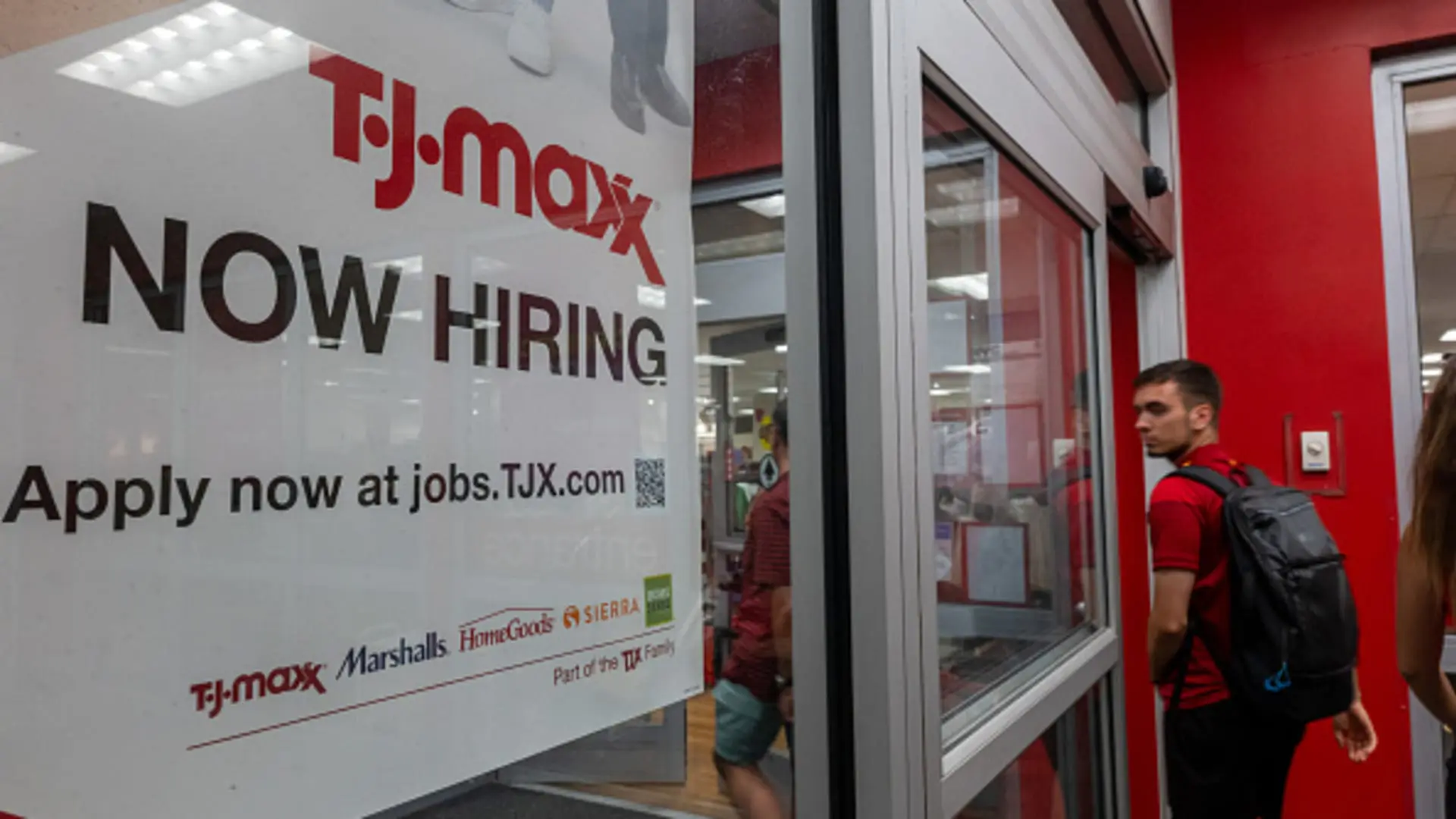 US Labor Market Surges in December: Job Growth Exceeds Expectations, Unemployment Dips to 4.1%